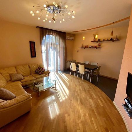 City Center Cute Flat 3 Rooms Jereván Kültér fotó