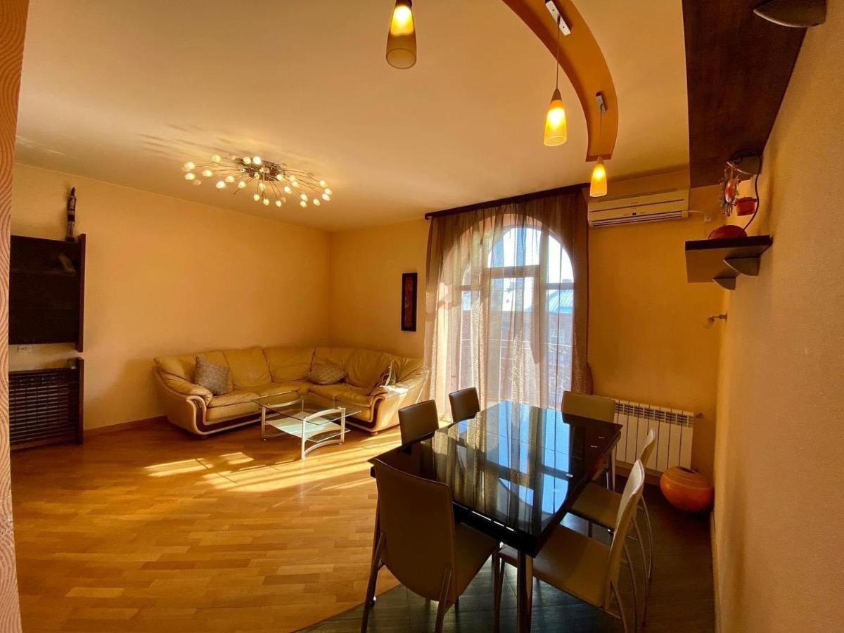 City Center Cute Flat 3 Rooms Jereván Kültér fotó